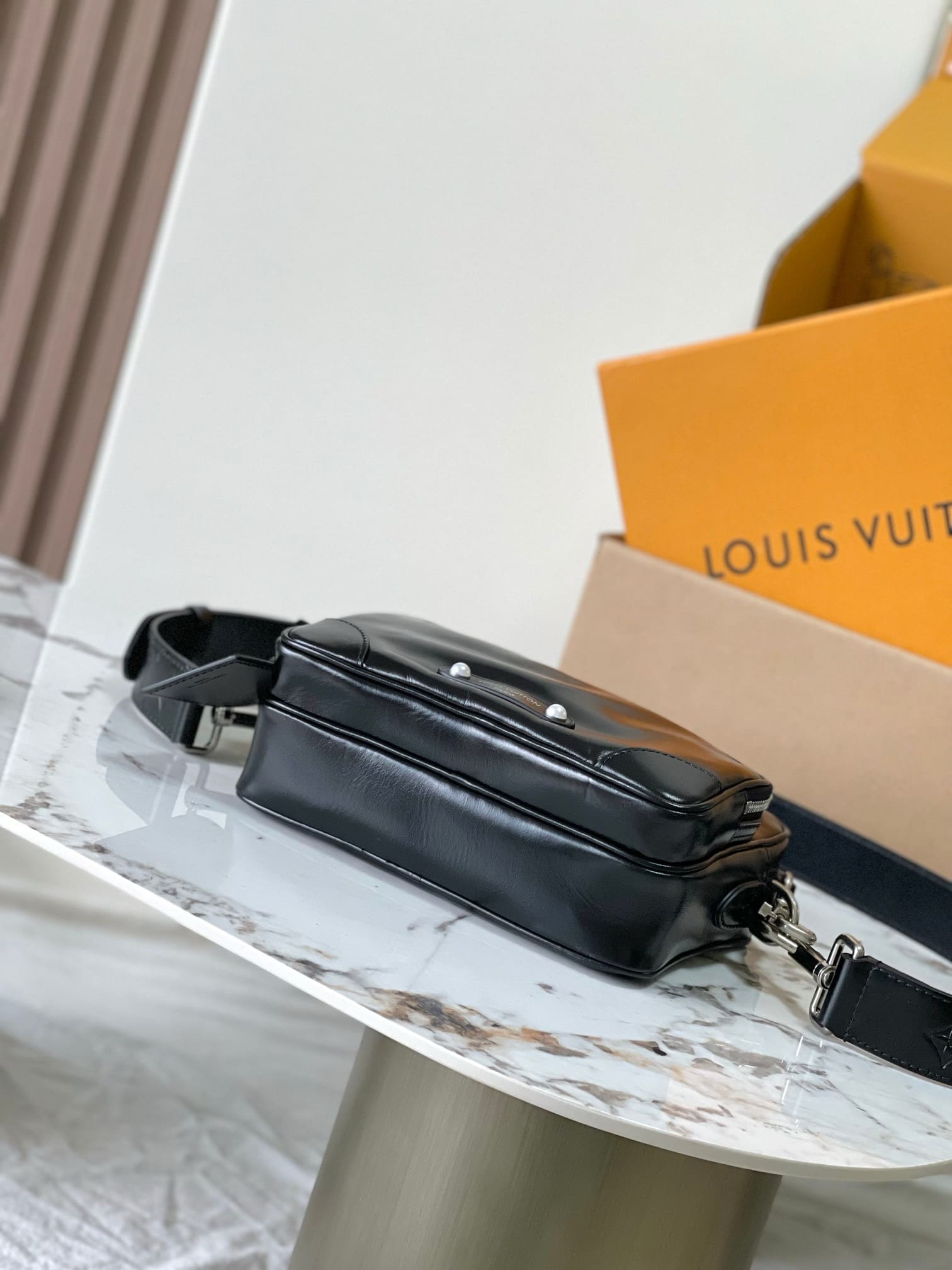 Louis Vuitton M13987 Nil