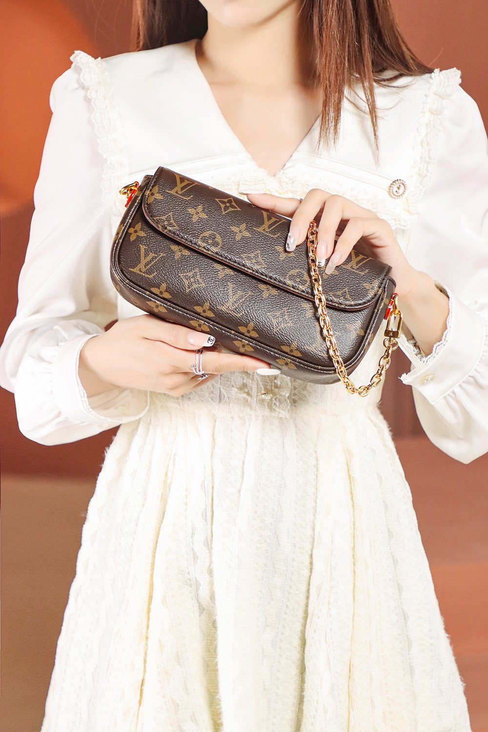 LOUIS VUITTON Wallet on Chain Ivy Monogram M81911