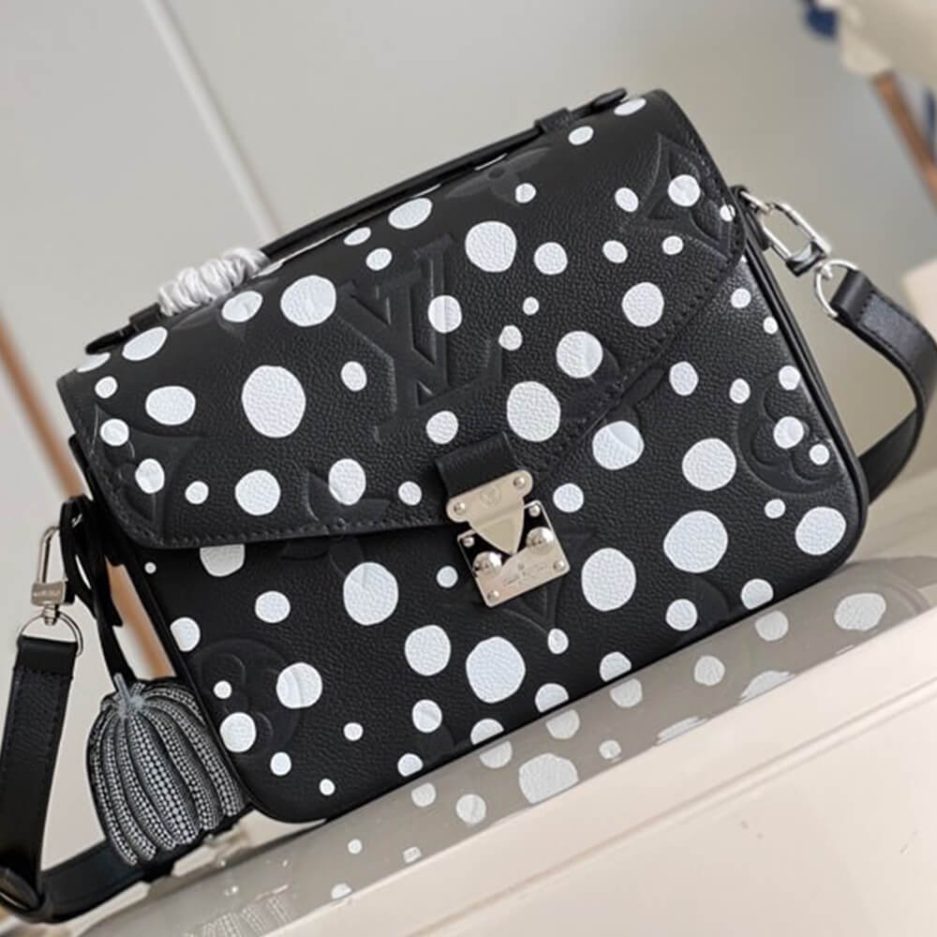 LV x YK Pochette Metis