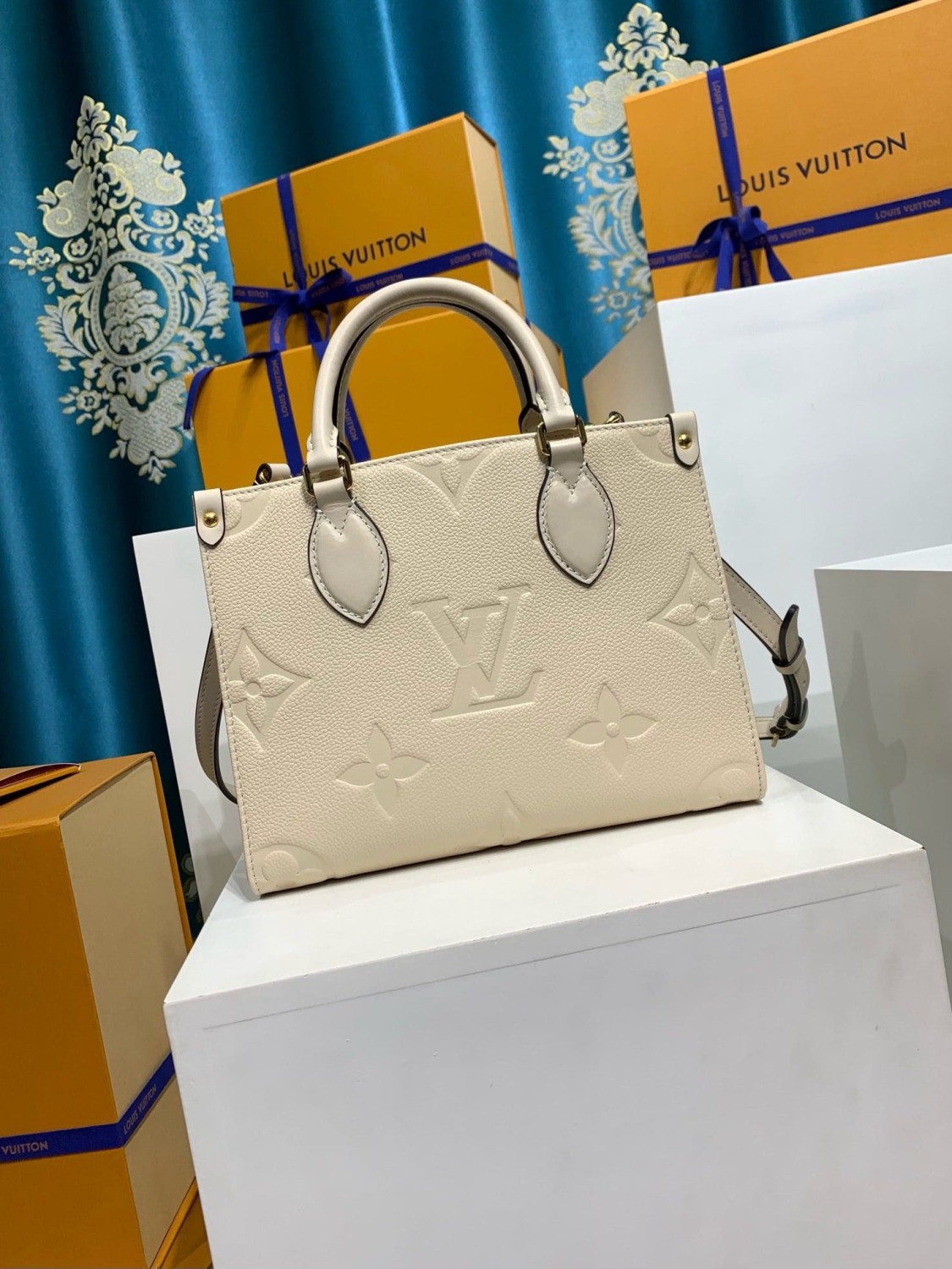 Louis Vuitton M46569 OnTheGo PM