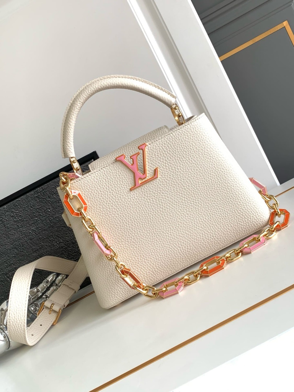 Louis Vuitton M24684 CAPUCINES BB BAG