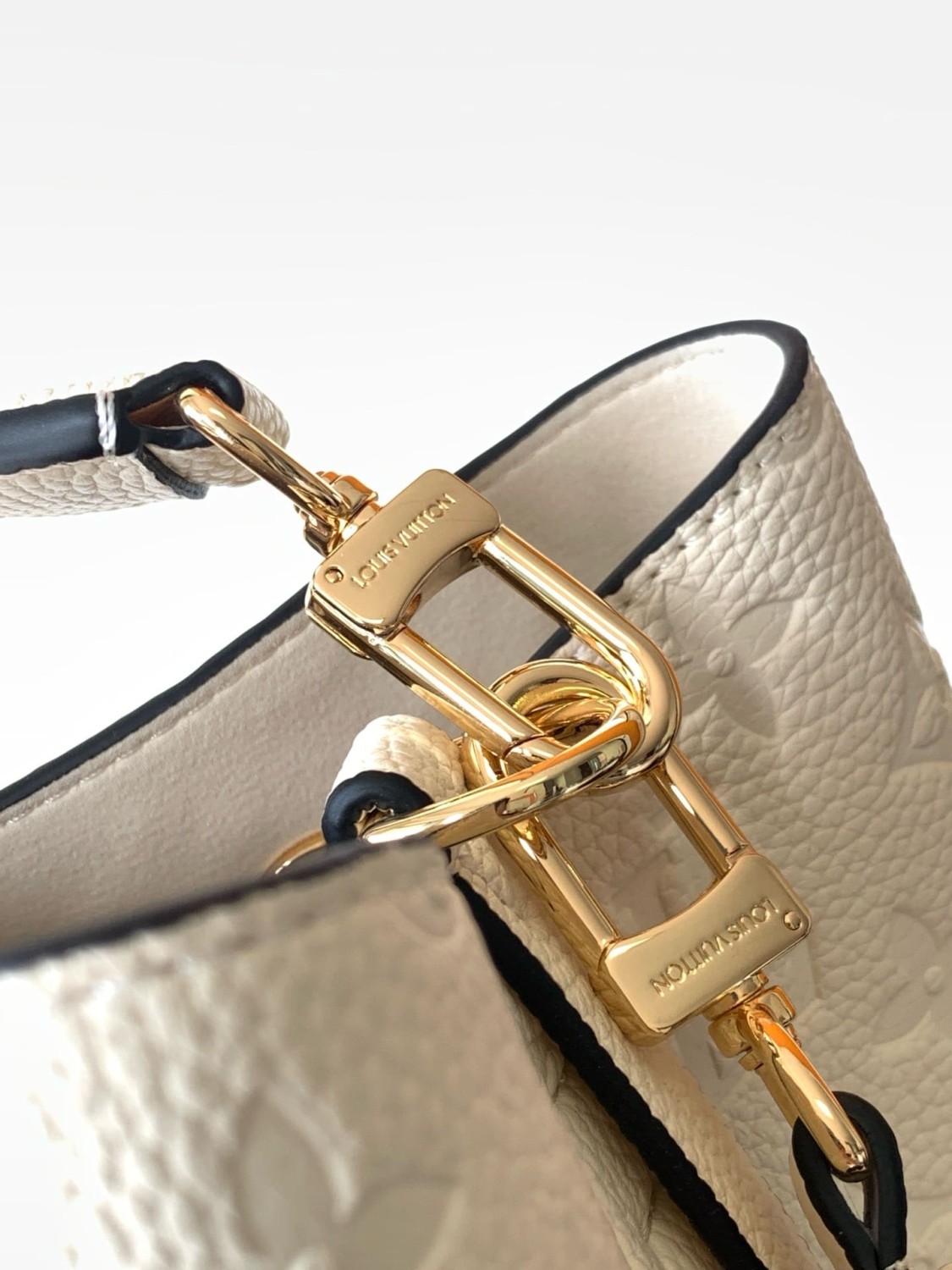 Louis Vuitton M46526 Néonoé MM