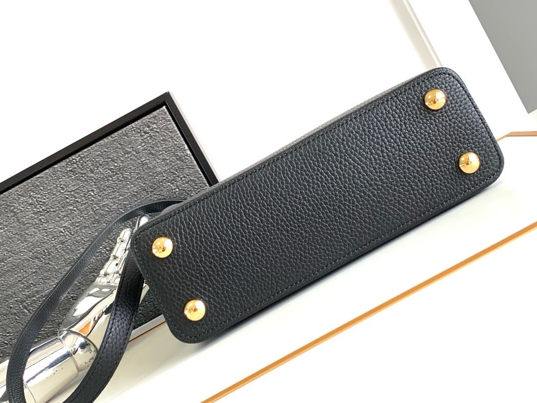 Louis Vuitton M24698 Capucines BB