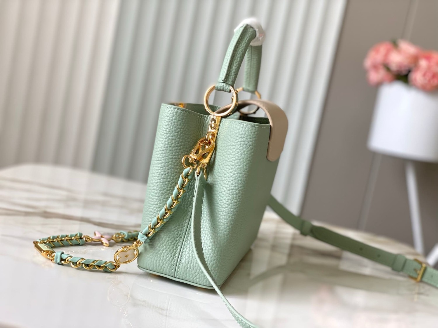 Louis Vuitton M24471 Capucines BB