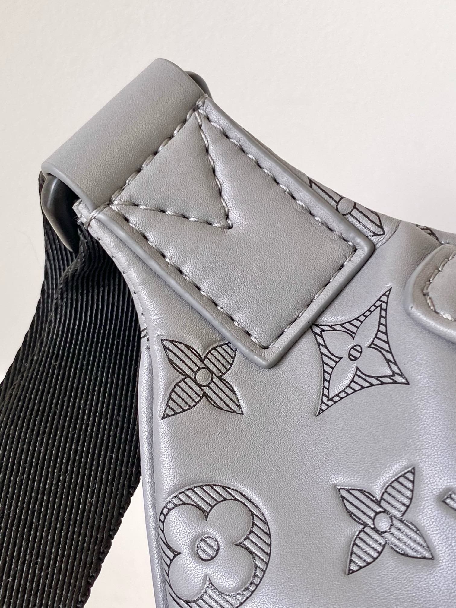 Louis Vuitton M46108 Discovery Bumbag