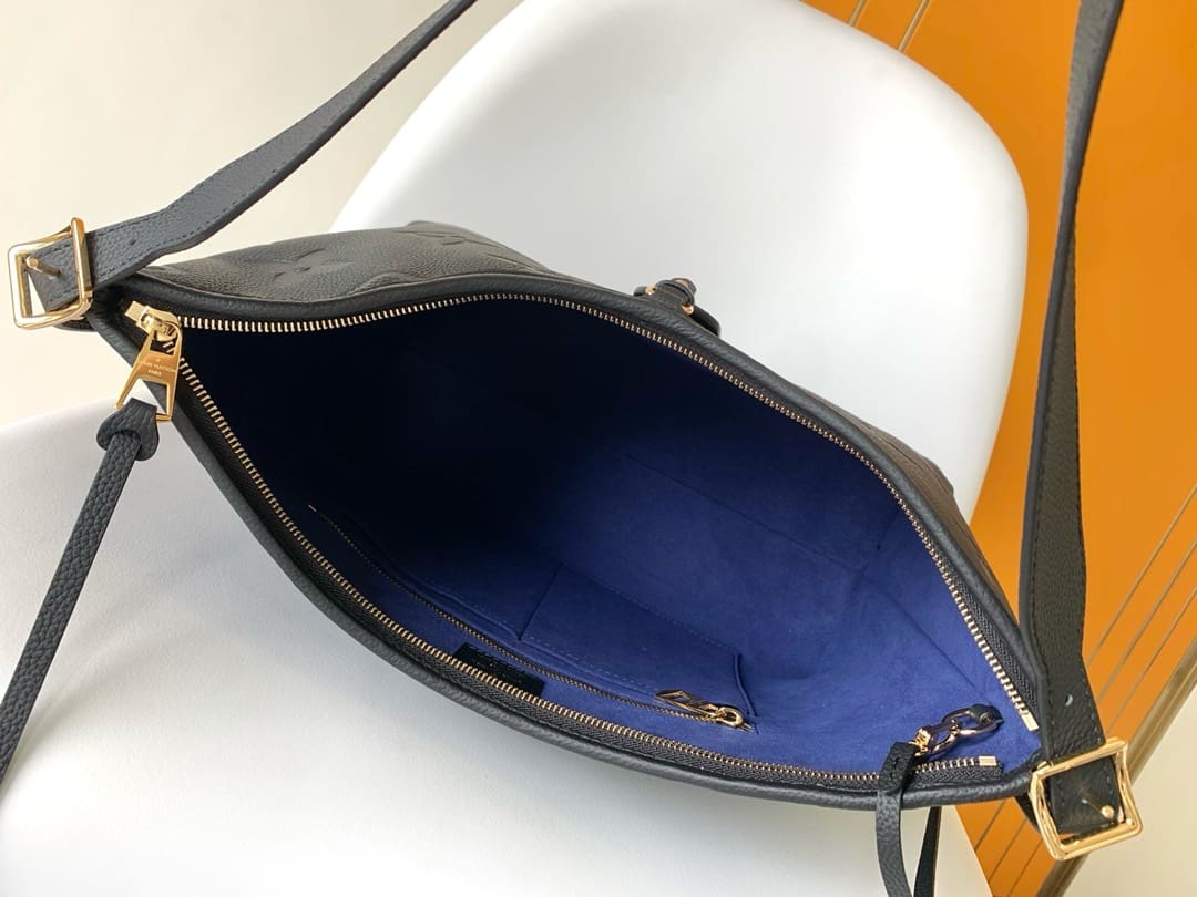 Louis Vuitton M46289 CarryAll MM