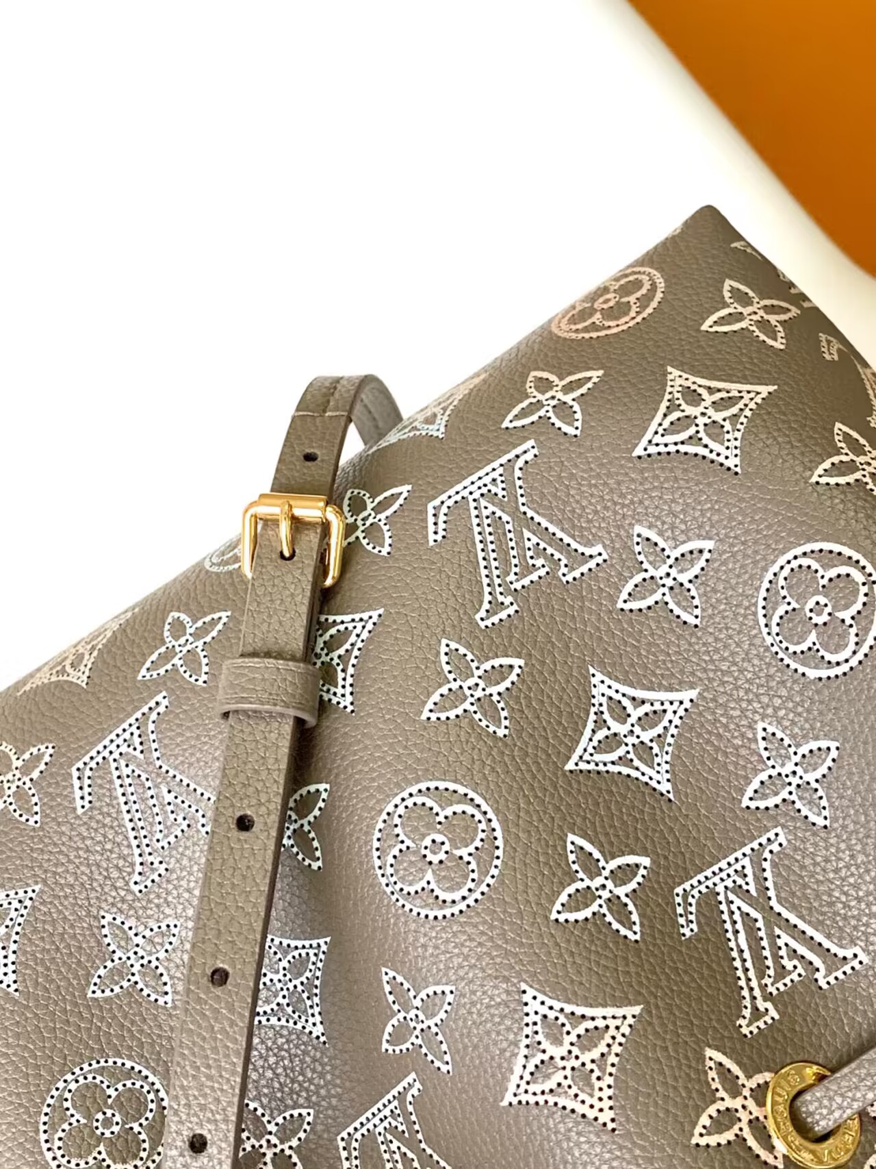 LOUIS VUITTON M23388 FLIGHT MODE BELLA