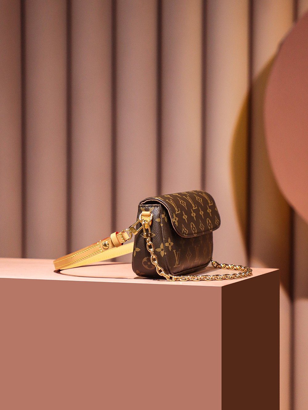 LOUIS VUITTON Wallet on Chain Ivy Monogram M81911