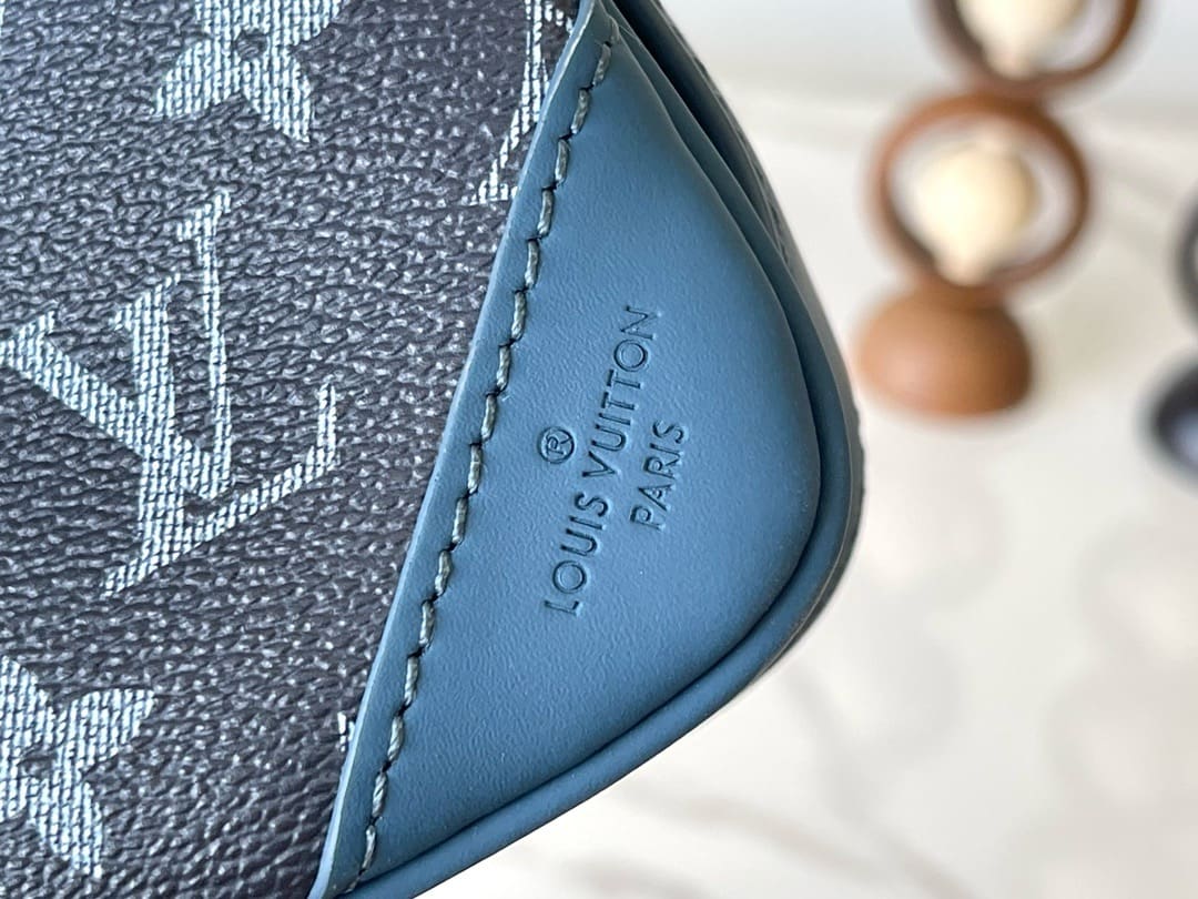 Louis Vuitton M11592 Trio Messenger