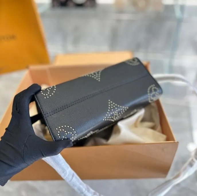 LOUIS VUITTON ONTHEGO PM BLACK