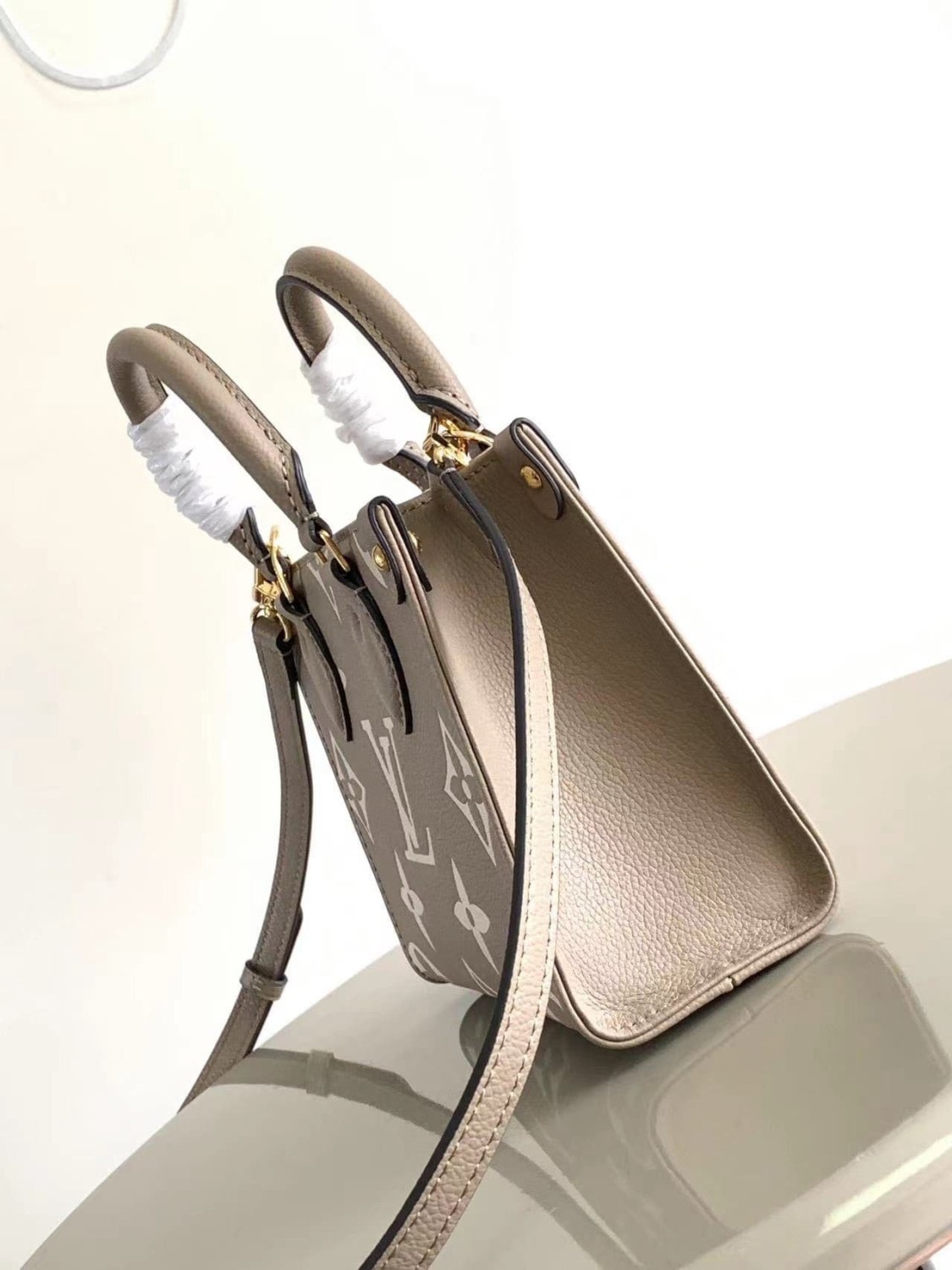 Louis Vuitton M47054 OnTheGo BB