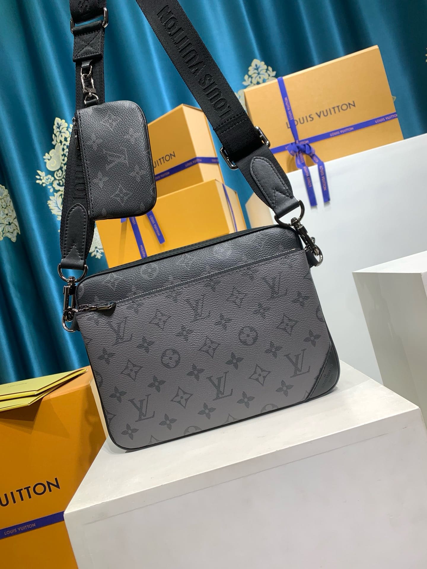 Louis Vuitton M69443 Trio Messenger