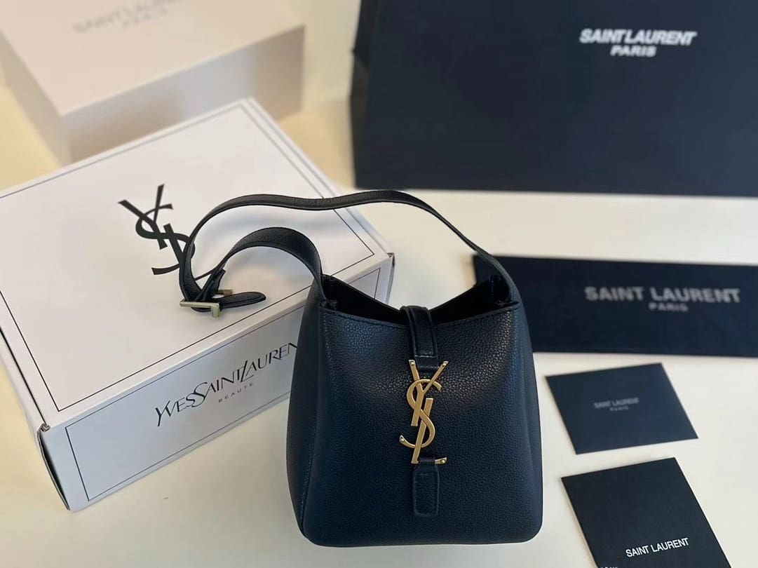 Saint Laurent LE 5 ?? 7 supple baby in grained leather