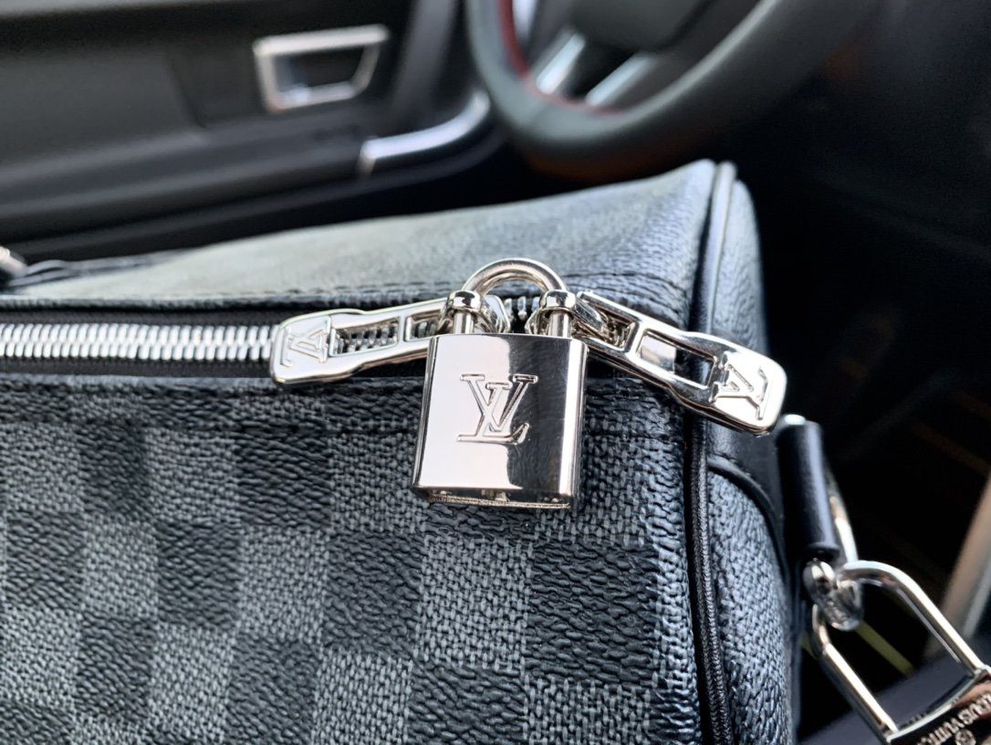 LOUIS VUITTON Keepall Bandoulière 45 M40569