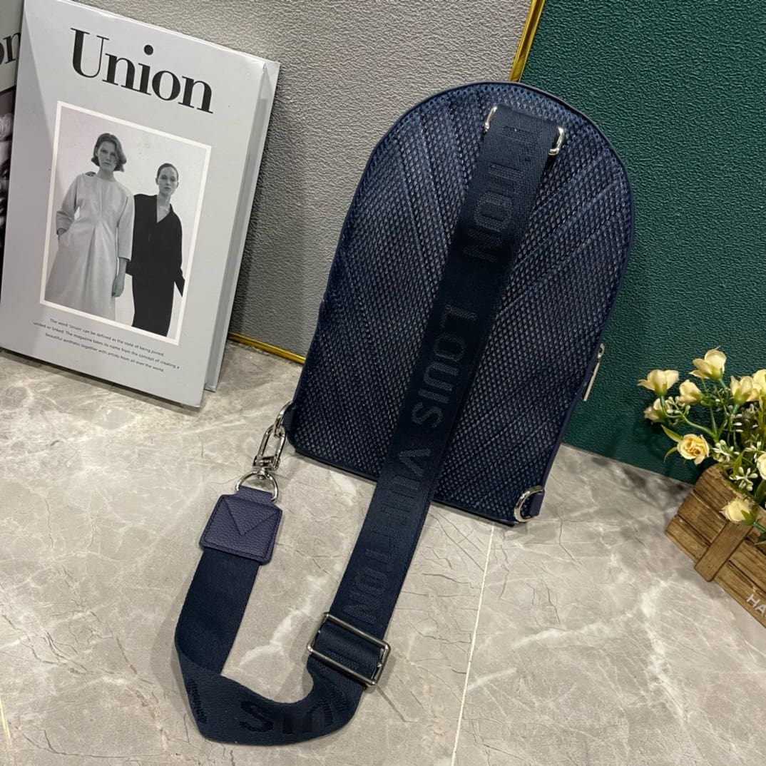 Louis Vuitton M11601 Pilot Slingbag