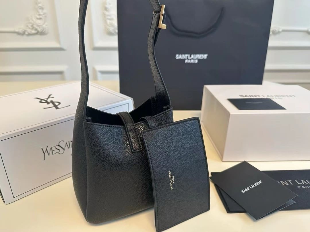 Saint Laurent LE 5 ?? 7 supple baby in grained leather