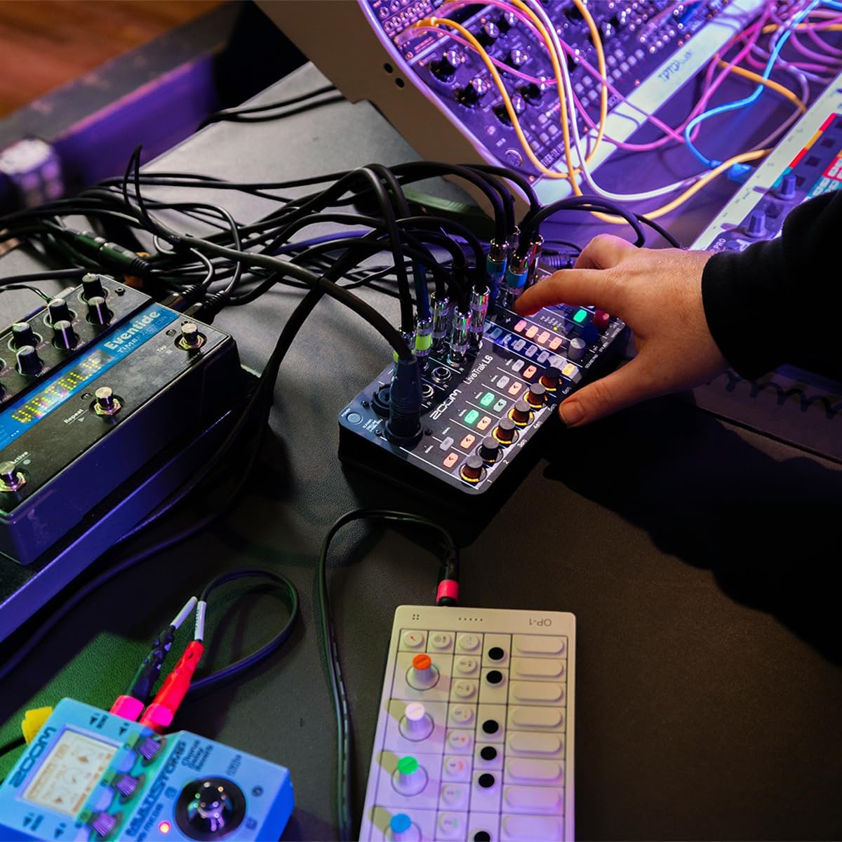 Zoom LiveTrak L6 10-Track Compact and Portable Digital Mixer/Recorder