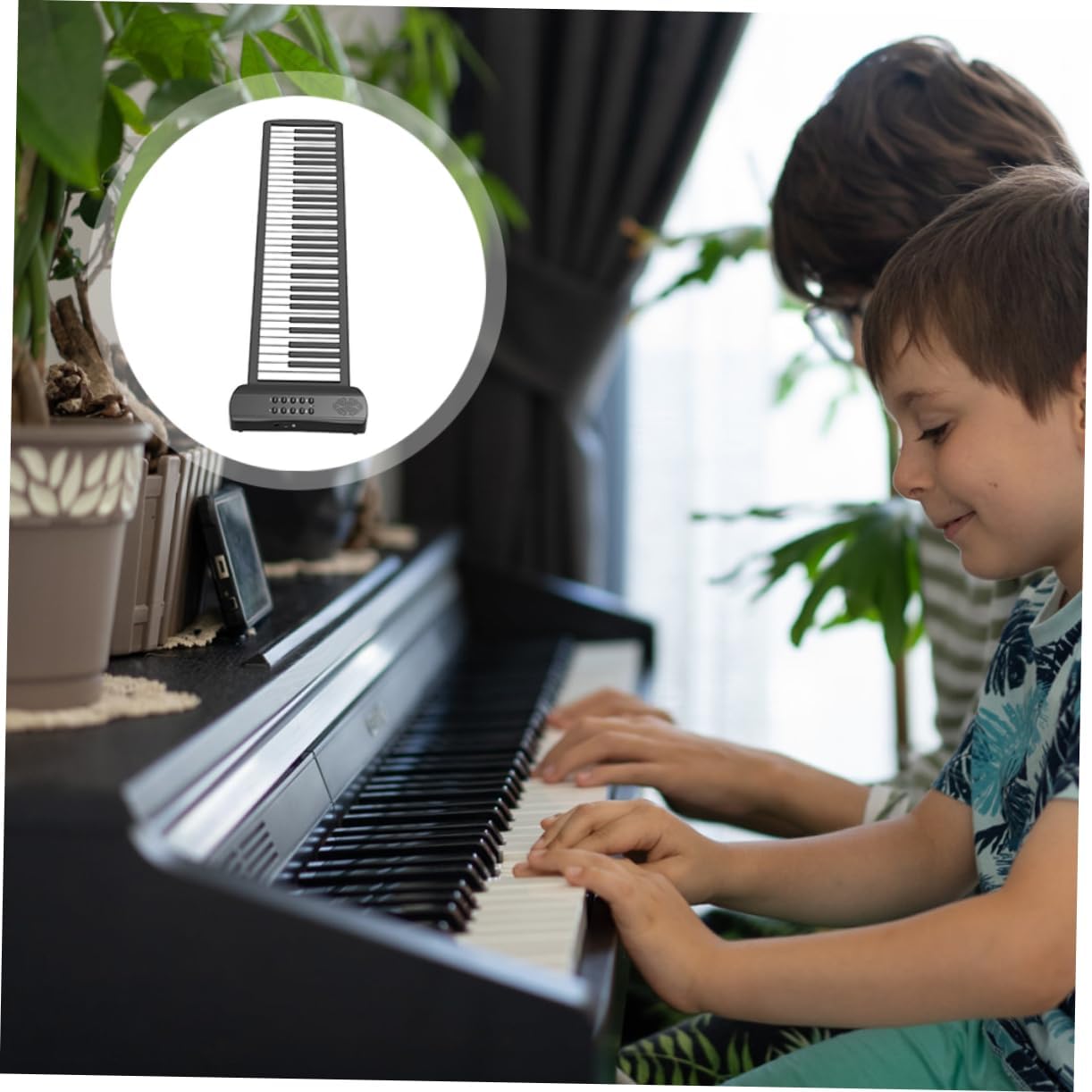 Portable Roll-up Electronic Piano Keys Silicone Keyboard for Beginners Lightweight and Easy to Carry Speaker Durable and Safe Design