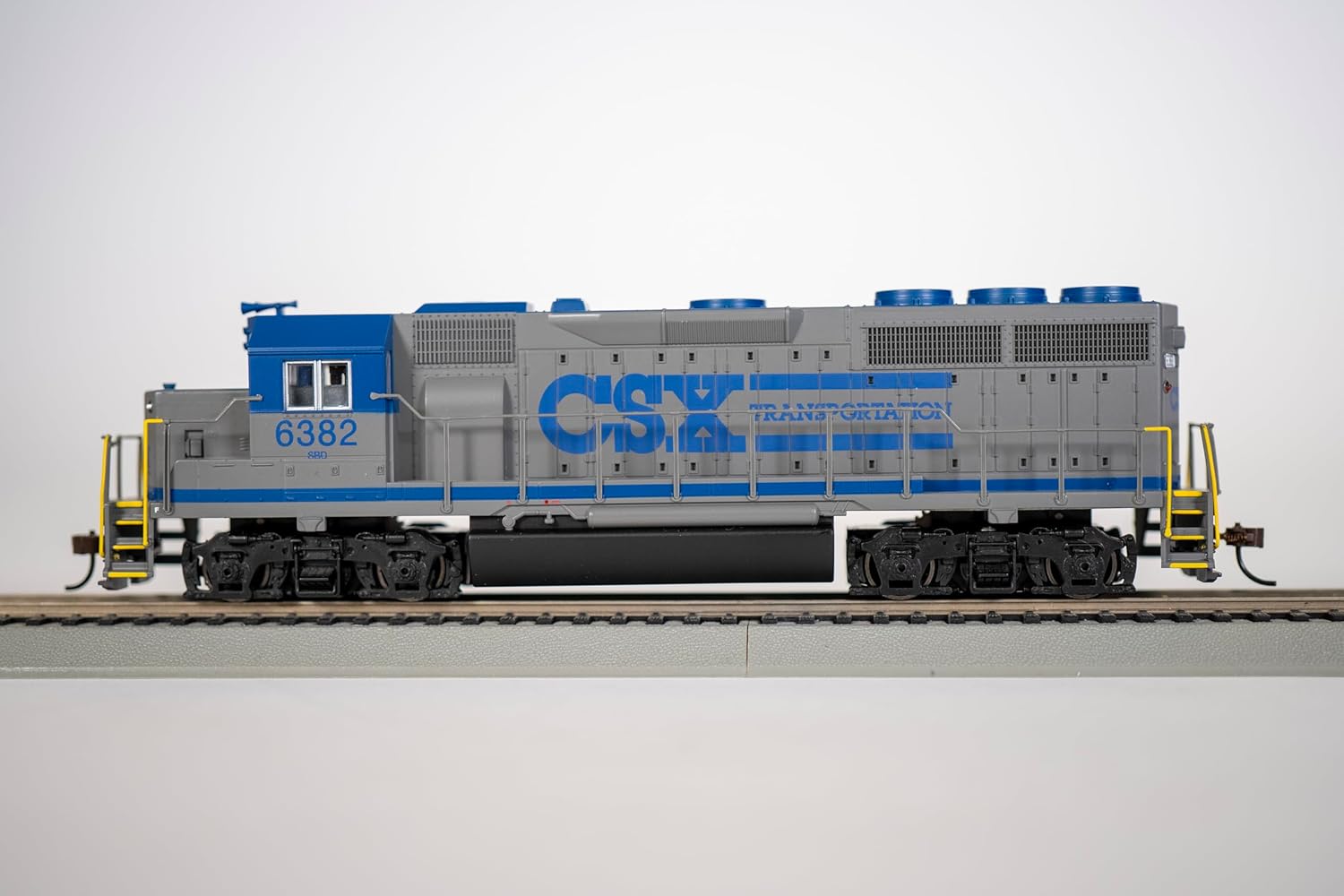 Bachmann Trains - EMD GP40 - DCC Sound Value Equipped Locomotive - CSX® #6382 (CSX® Transportation) - HO Scale