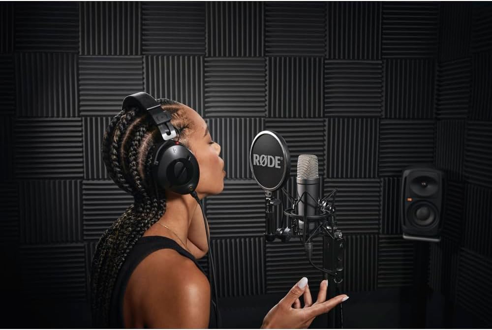 RØDE NT1 Signature Series Large-Diaphragm Condenser Microphone with Shock Mount, Pop Filter and XLR Cable for Music Production, Vocal Recording, Streaming and Podcasting (Black)