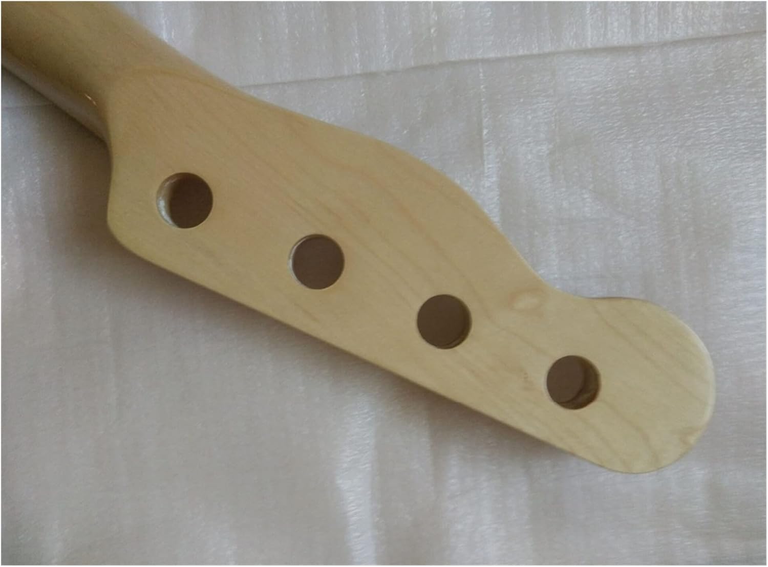 4 String Maple 20 Fret Neck Electric Bass Guitar Parts Replace for Tele Style Electric Guitar Neck
