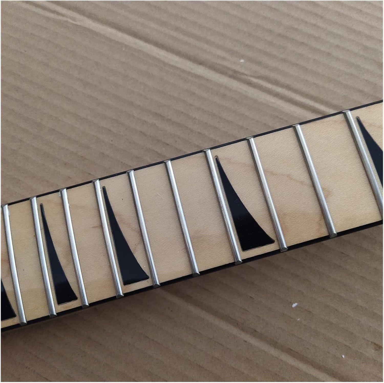 Left Head 24 Frets Maple Electric Guitar Neck Replacement Maple Fingerboard Locking Nut Gloss Guitar ​Neck Replacement