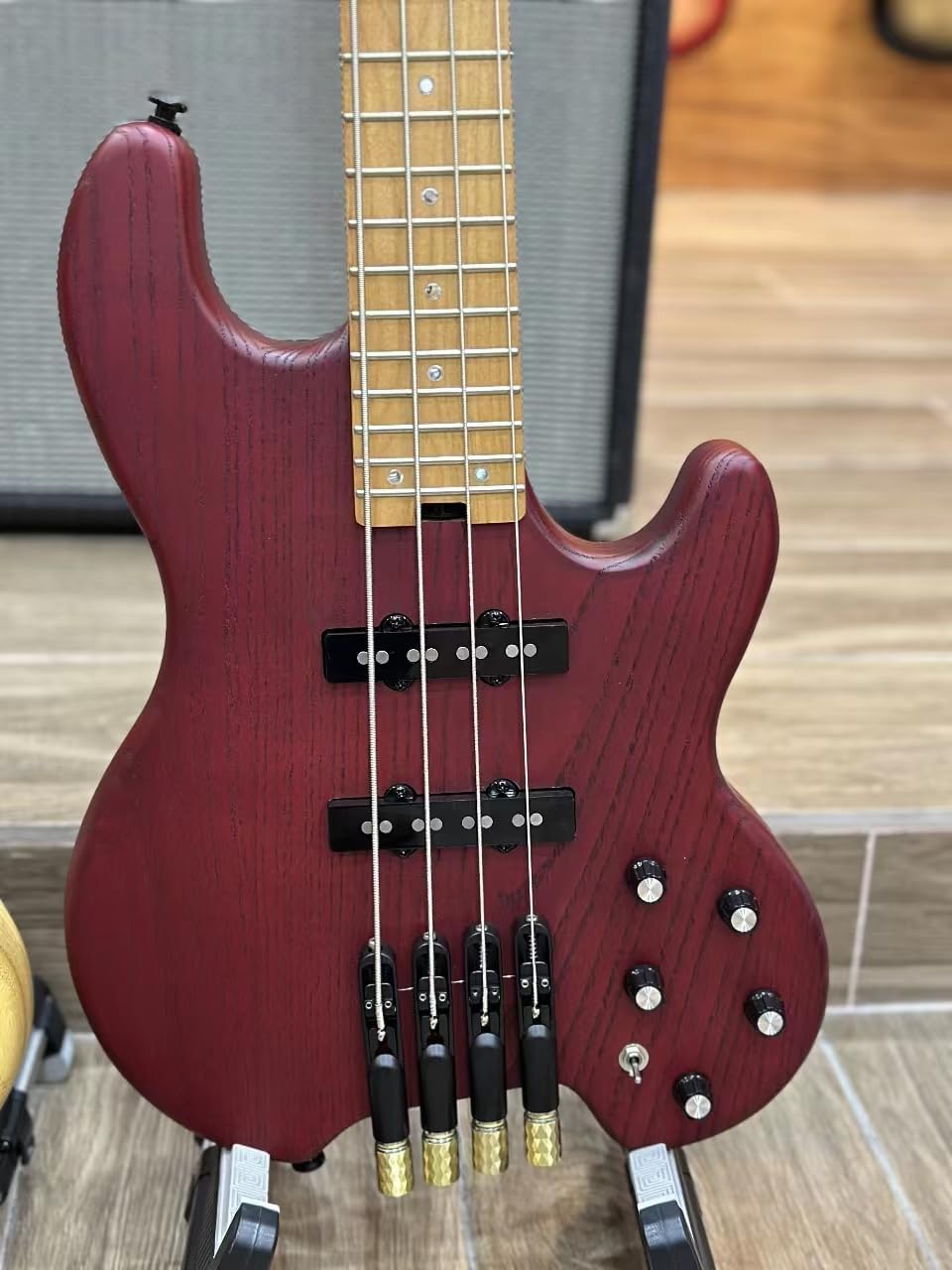 4-String Headless Electric Bass Guitar with ASH Body & Roasted Maple Neck – Active/Passive J-Style Pickups, 24 Stainless Steel Frets, Matte Finish Solid Body Bass (Dark Red with Bag)
