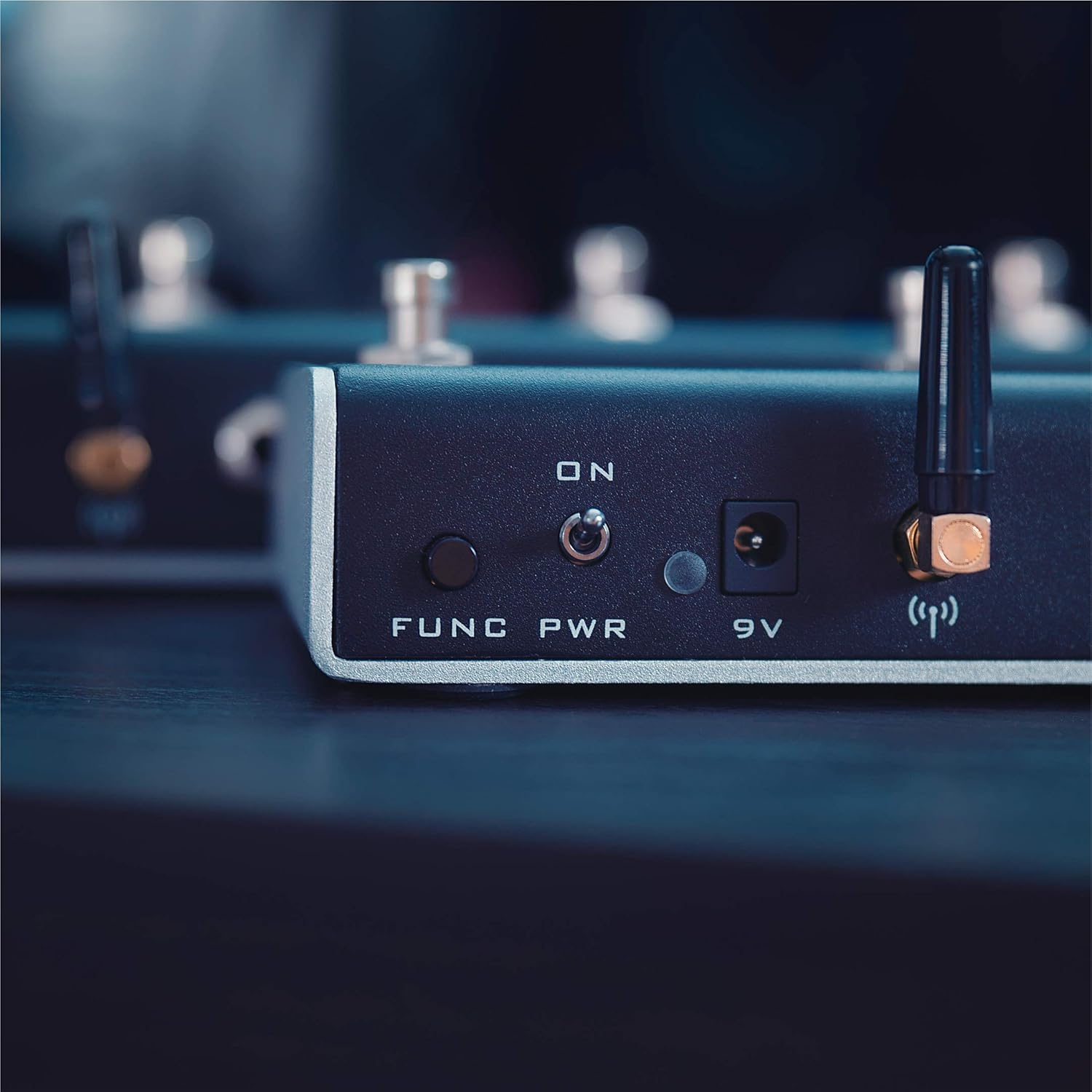 XSONIC Airstep Combo Smart Multi Controller with MIDI, HID, 10 Footswitch, 2 Expression Pedal In, 300H Playtime, Support HX Stomp, Quad Cortex, DAW, Plugin, Youtube, Hands Free Controller