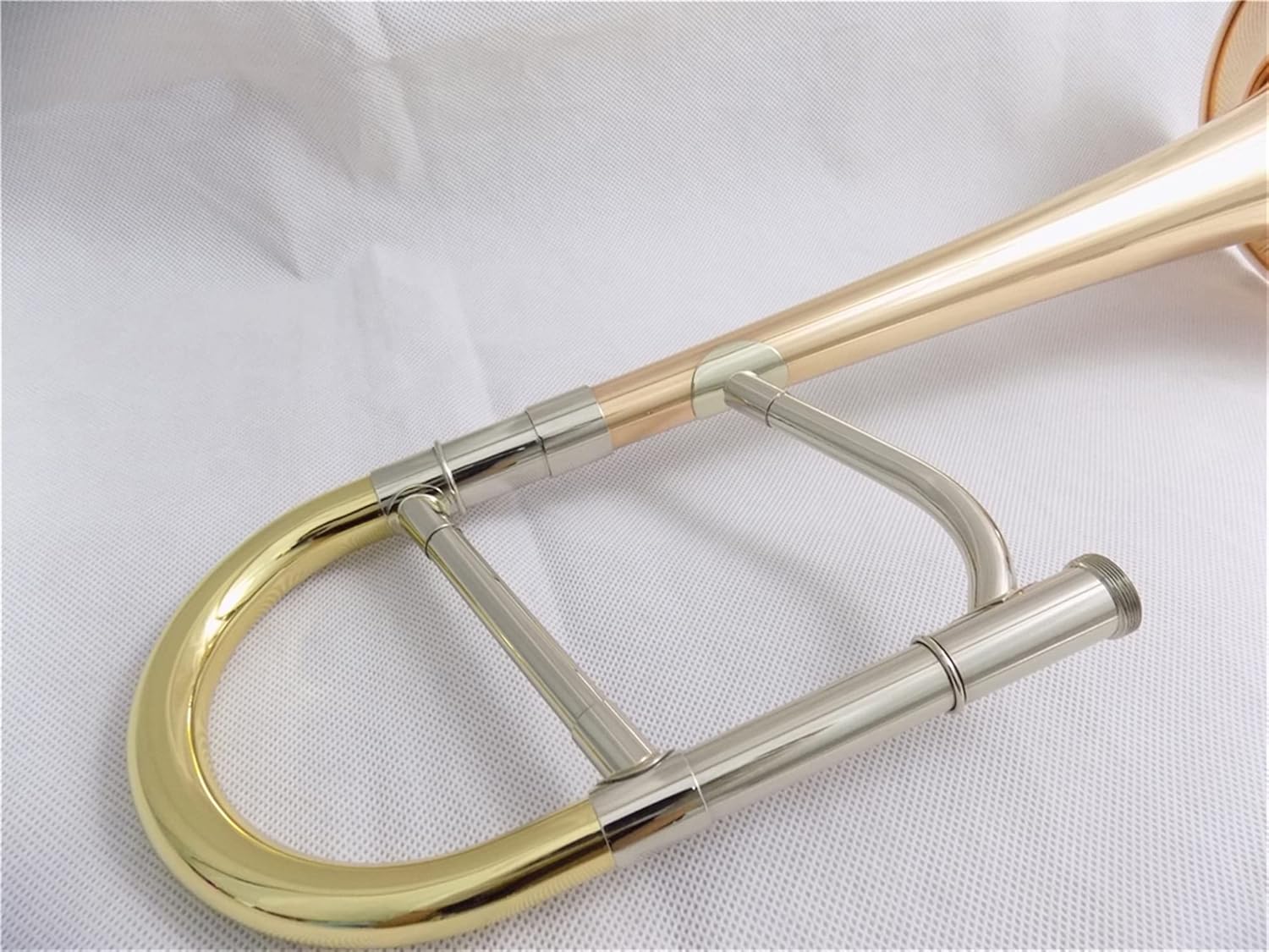 Standard Trombone EB Alto Trombone Gold Brass Bell Lacquer with Case and Mouthpiece Brass Musical Instruments Valve Trombone