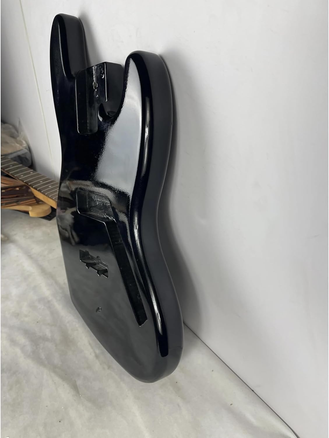 Guitar Body Guitar Replacement Parts Electric Bass Guitar Body Semi-finished 4 Strings Guitar Acne Covering No Defect Maple Body Black Bass Panel