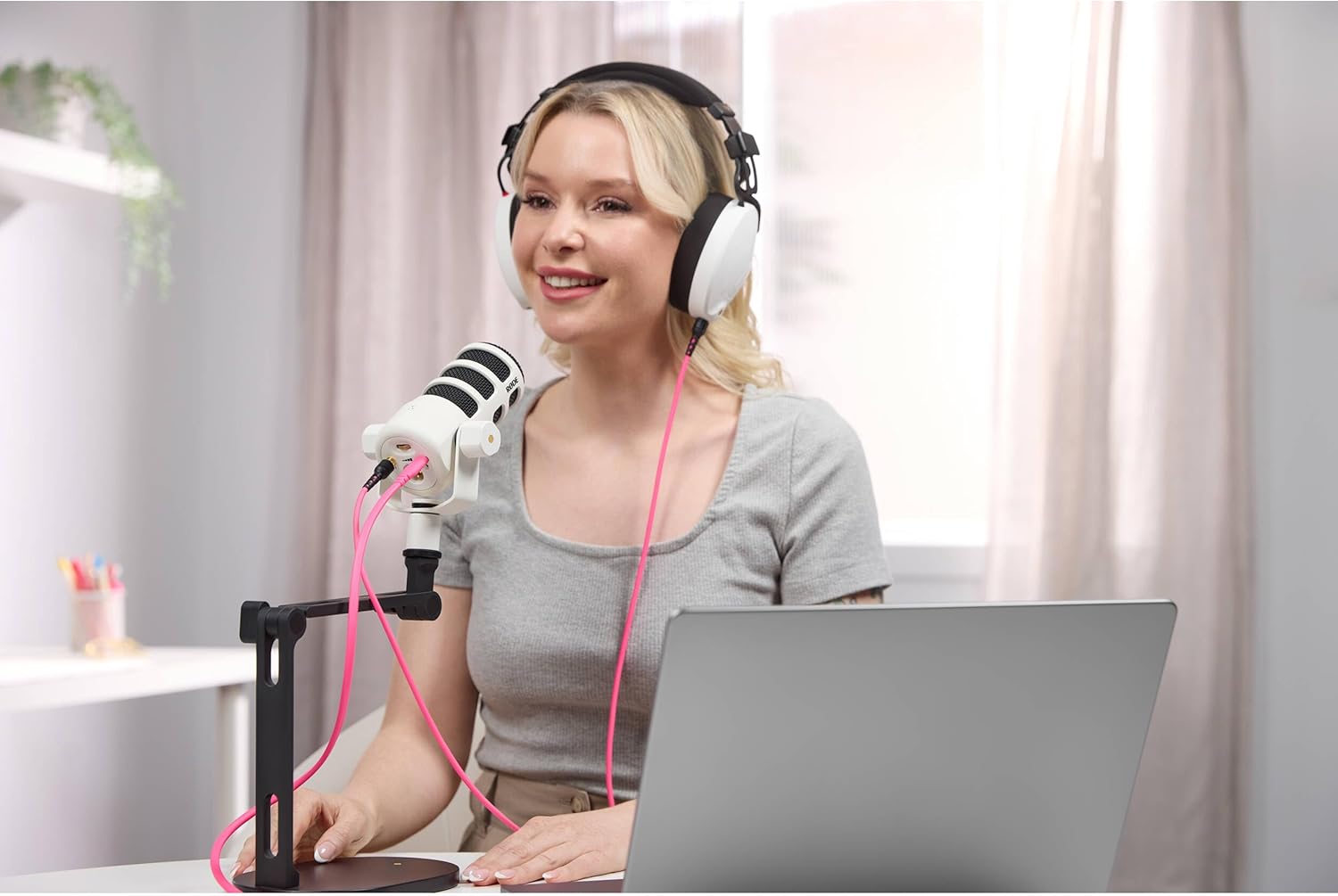 Rode PodMic USB Dynamic Broadcast Microphone (White) with Rode WS14 Pop Filter for PodMic (Black)