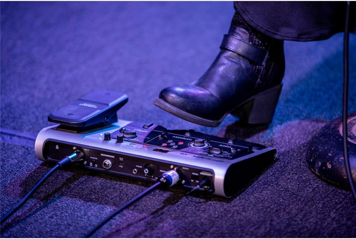 Zoom V6-SP Vocal Processor, Vocal Effects Pedal, Formant Pedal, Harmony, Looper, 10 Studio Grade Effects, For Studio and Live Performance