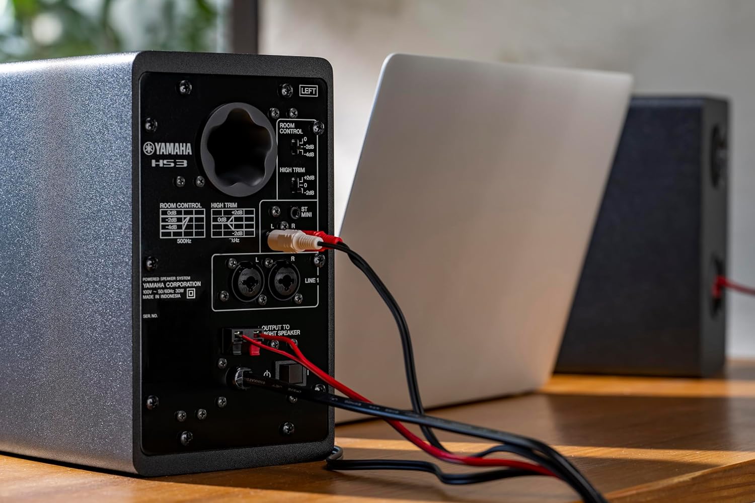 Yamaha HS3 Powered Studio Monitor in Black, Pair (HS3 B)