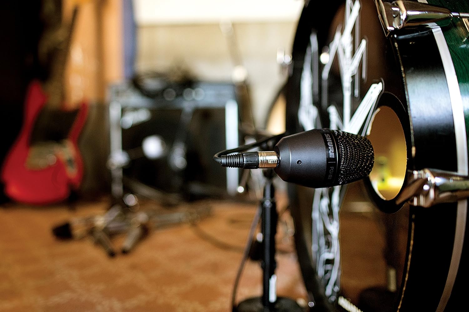 Shure PGA52 Dynamic Microphone - Swivel-Mount Kick-Drum with Cardioid Pick-up Pattern, No Cable (PGA52-LC)