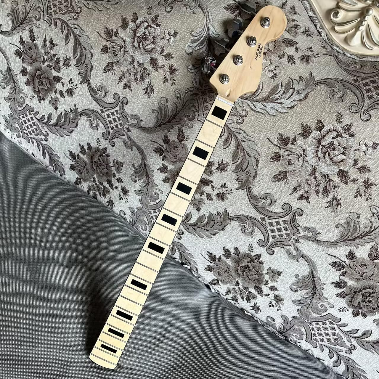 4 String Electric Bass Guitar Neck with Locking Tuners Set 20 Fret Maple Neck Black Binding Fingerboard Replacement for Bass Guitar DIY Parts