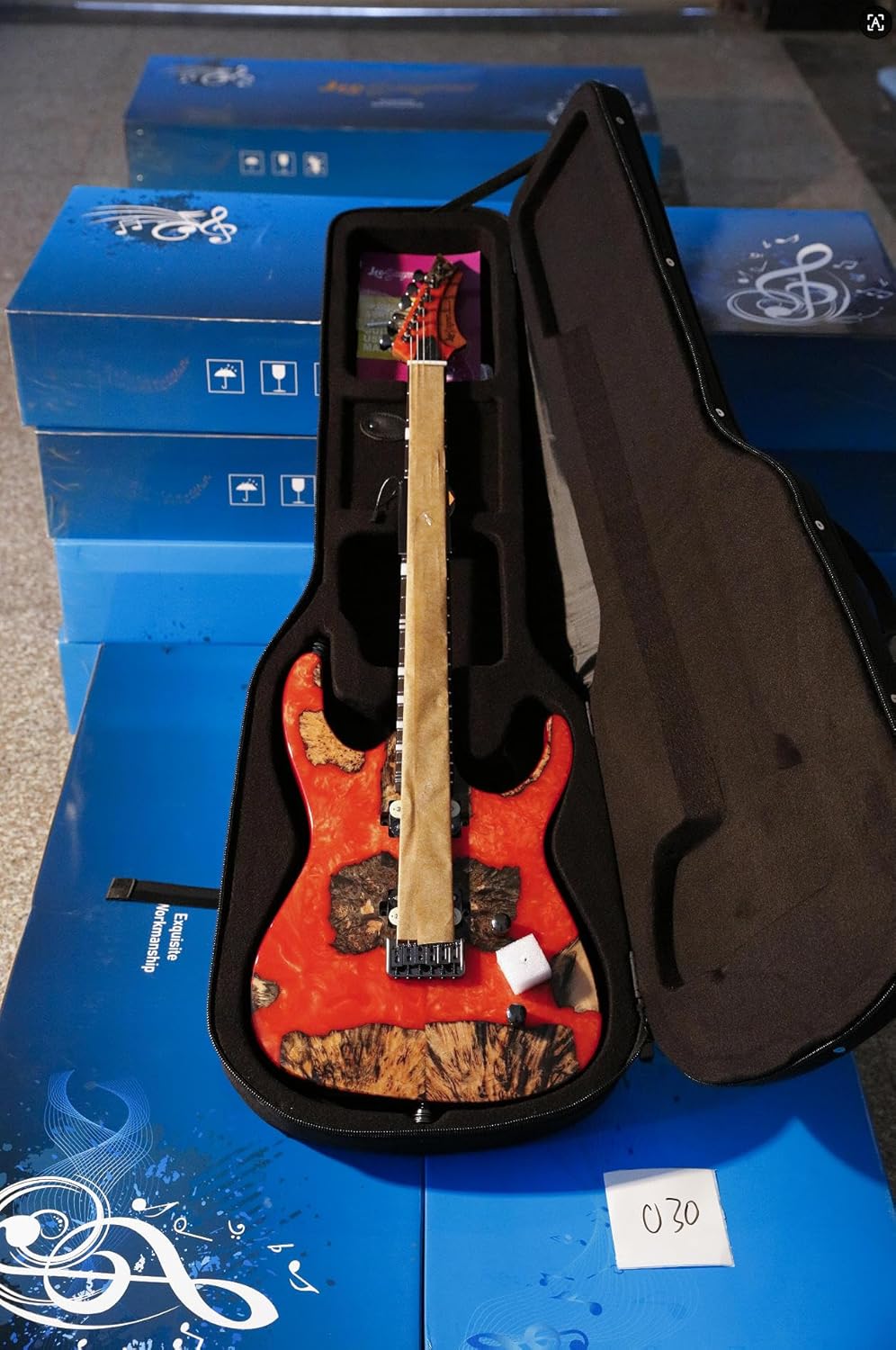 Leo Jaymz Electric Guitar Hurricane Deluxe See What You Get Series, Mahogany Body, Roasted Maple Neck, Rosewood Fretboard, Locking Tuners, Rounded Frets, Case (C-Grade, RB-0004)