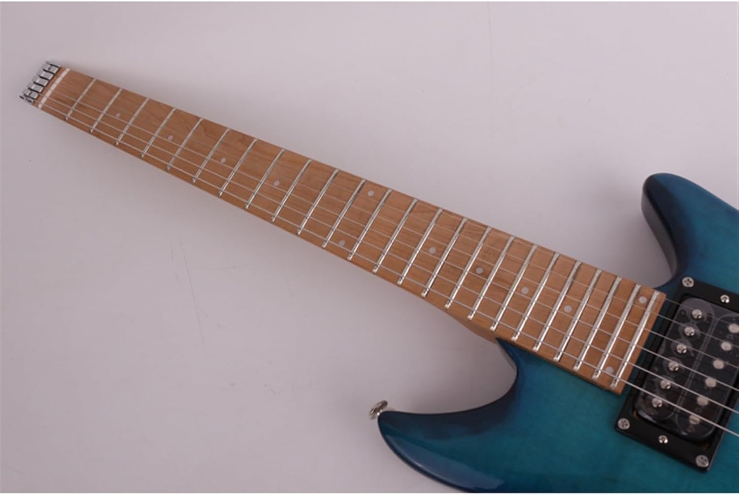 Mahogany with Flamed Maple Top Body Maple Neck Fingerboard Headless Travel Portable Electric Guitar Professional Headless Guitar