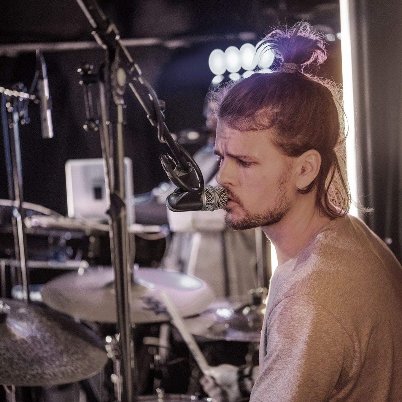 Shure BETA 56A Snare and Tom Microphone - Supercardioid Swivel-Mount Dynamic Drum Mic for Close Miking, Equipped with Shock Mount for Sound Isolation, Dynamic Locking Stand Adapter, Steel Mesh Grille