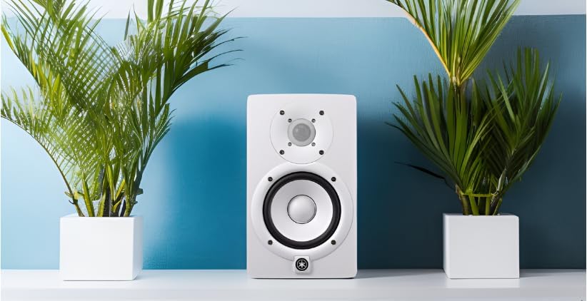 YAMAHA HS5 W 5-Inch Powered Studio Monitor (White, 2-Pack) Bundle (2 Items)