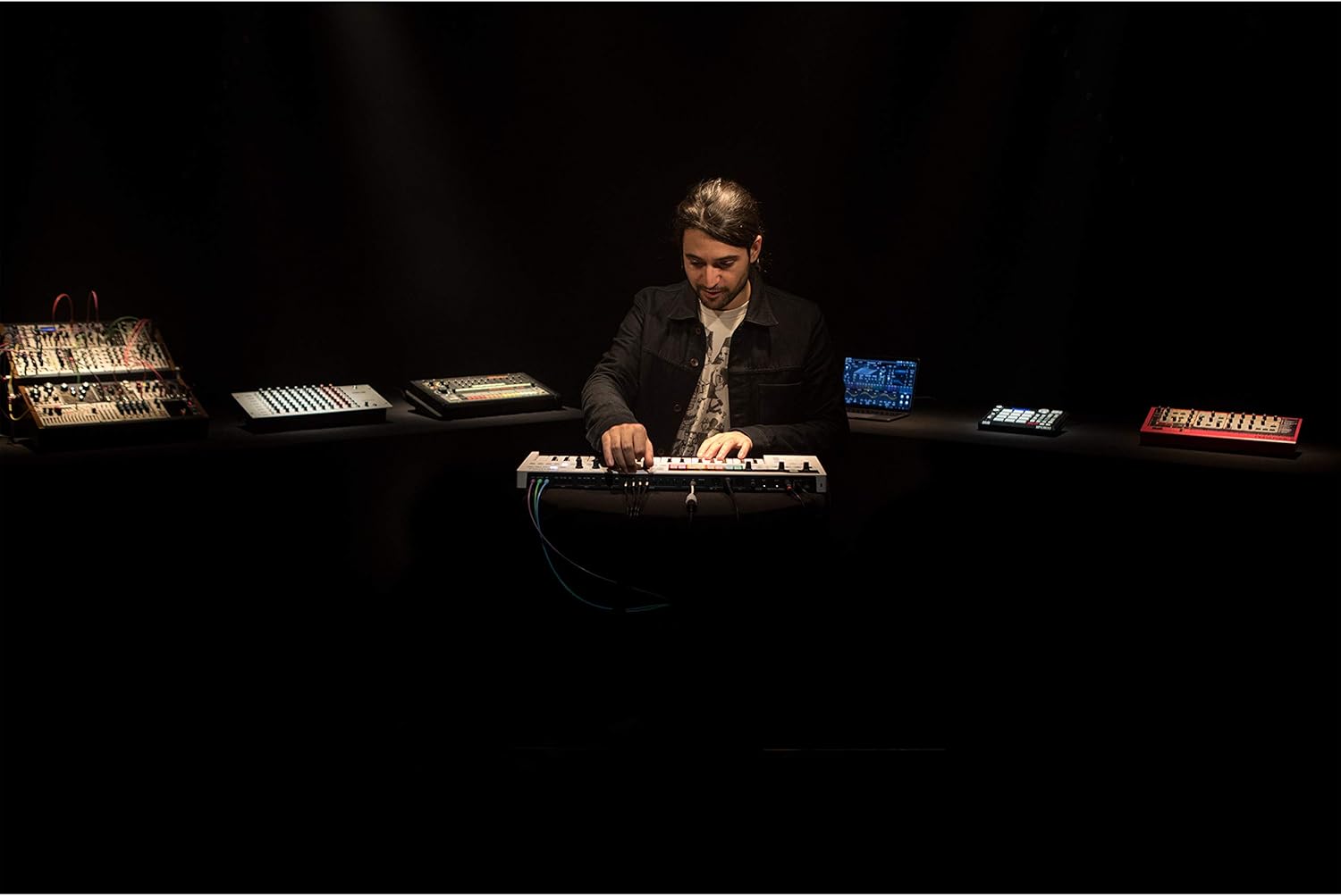 Arturia KeyStep Pro 37-Key USB/MIDI/CV Keyboard Controller and Sequencer, with Aftertouch, 4-Track Polyphonic Sequencer, and Metronome with Gravity Phone Holder Bundle