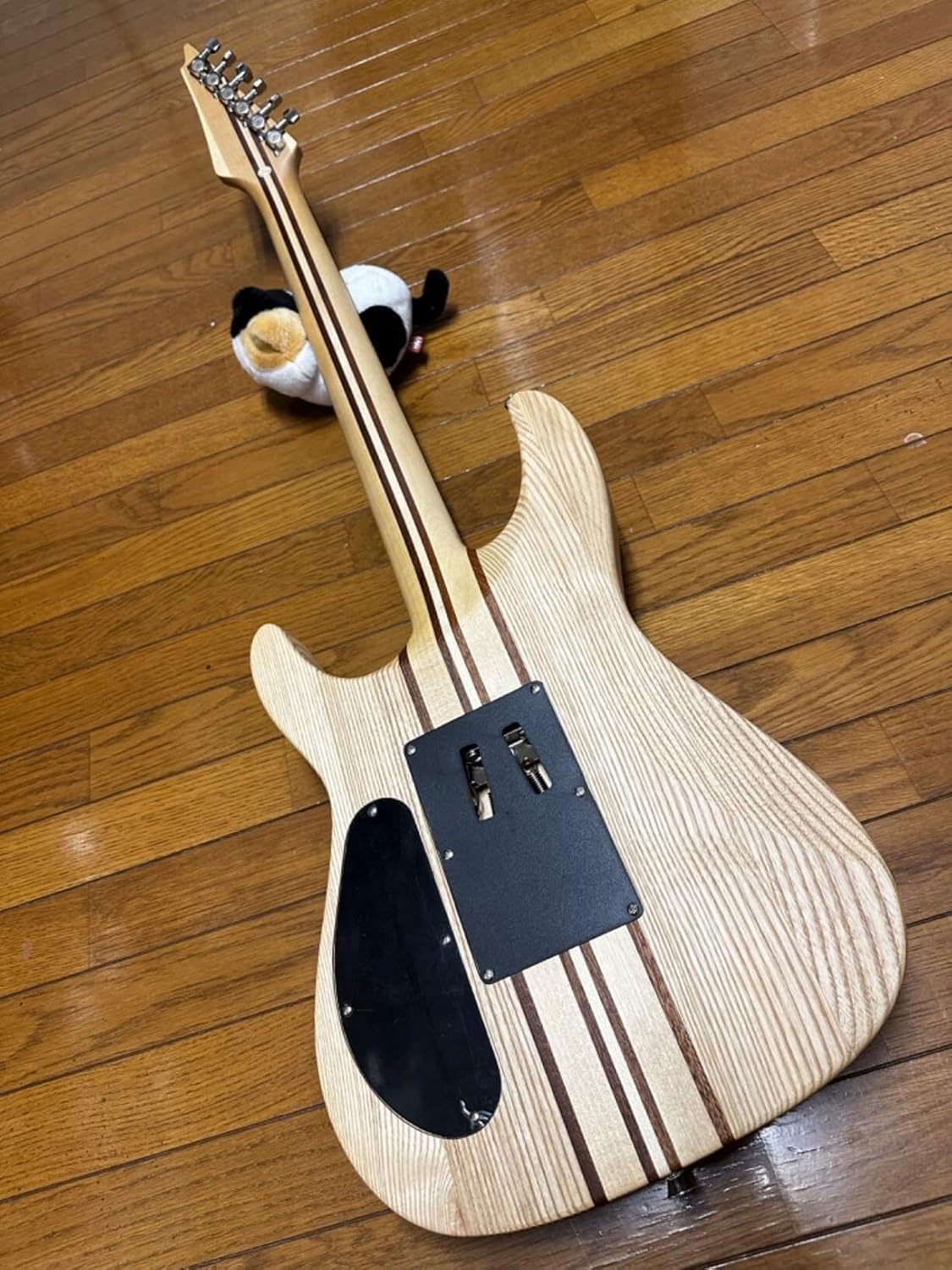 Bullfighter Electric Guitar Kit 39 Inch Full Size, Elm Thru Body Neck, 6 Extra String, Picks, Gig Bag, Shoulder Strap, Cable D300 (wood)