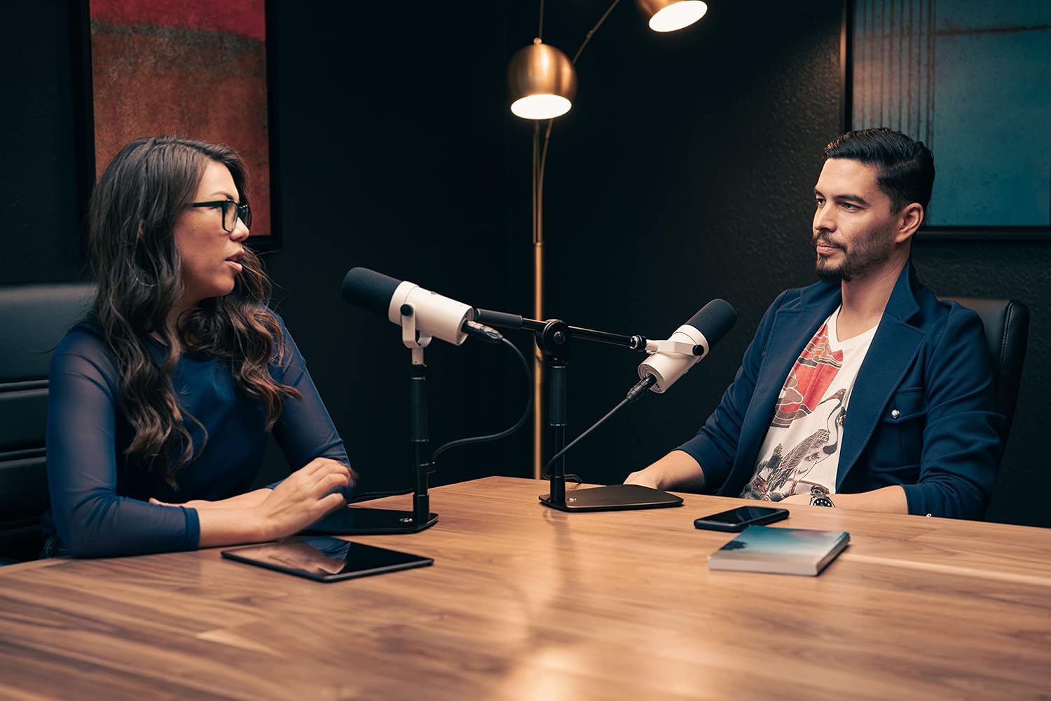 Universal Audio SD-1 Standard Dynamic Microphone, White & UA Volt 2 USB Audio Interface for Recording, podcasting, and Streaming with Essential Audio Software, Including $400 in UAD Plug-ins