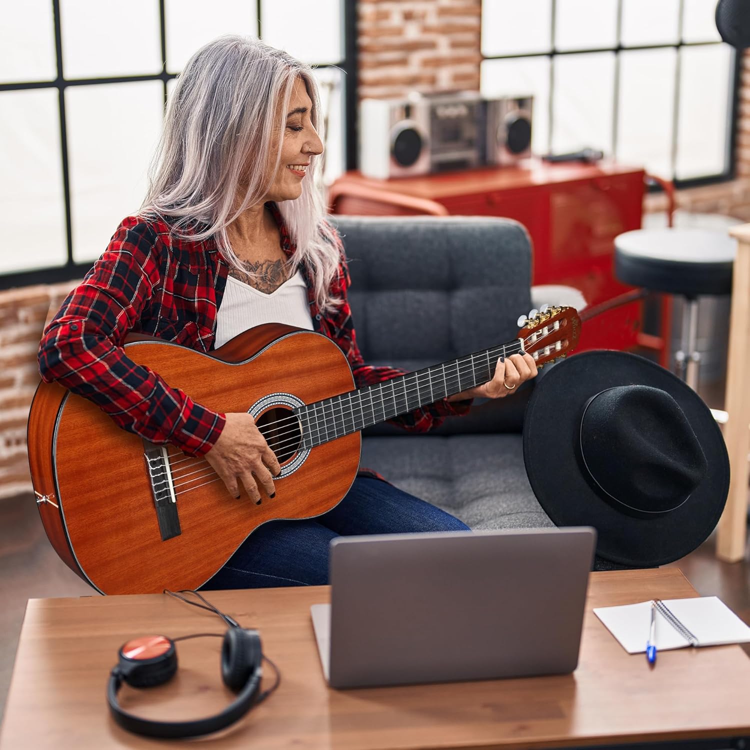 WINZZ 4/4 Classical Guitar, 39 Inch Full Size Nylon String Guitar for Beginner Adults, Full Classic Guitar Kit with Free Lessons, Gig Bag, Footstool, Capo, Tuner, Hanger and Strap (Glossy Brown)