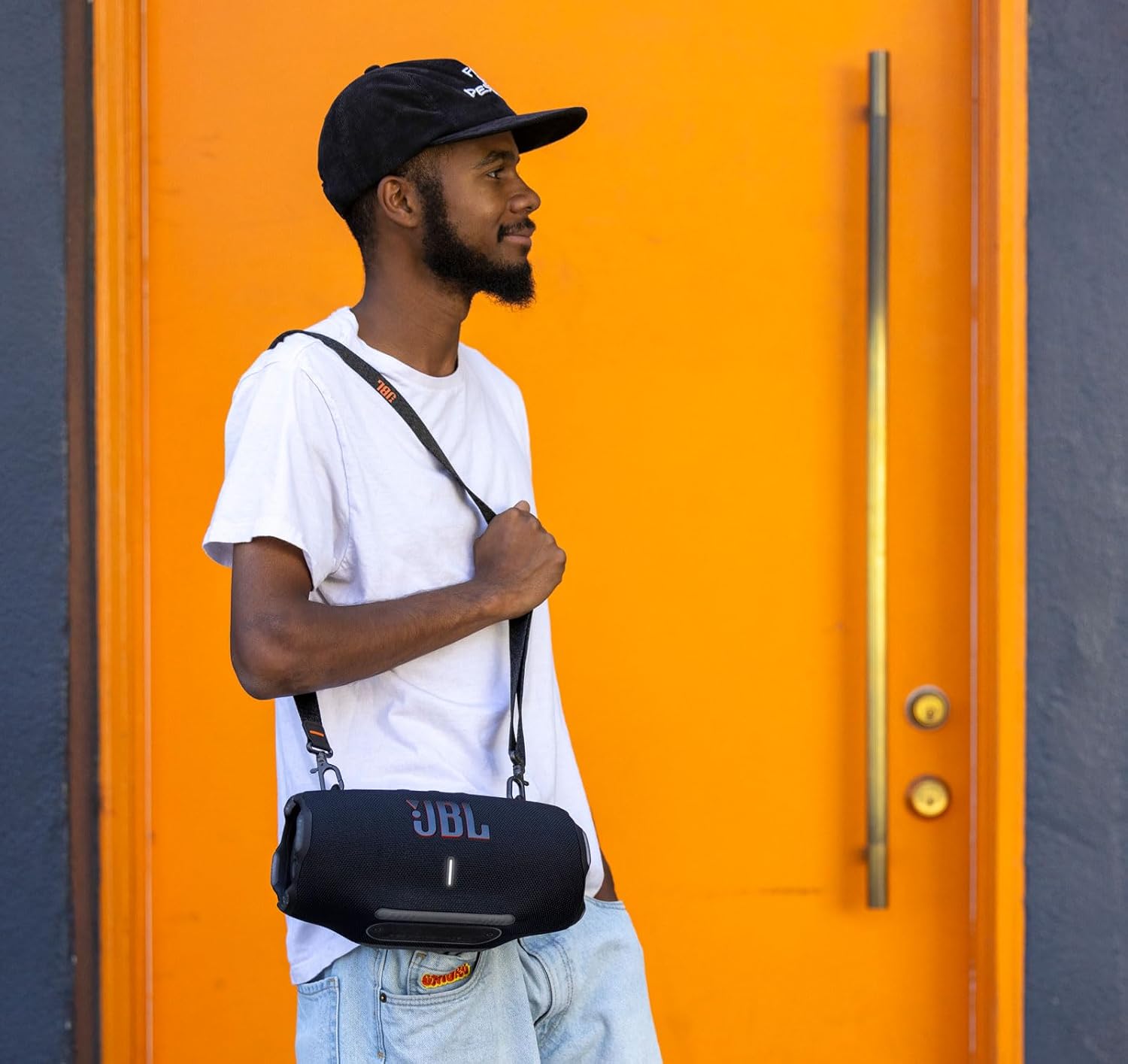 JBL Xtreme 4 Black Portable Bluetooth Speaker w/divvi! Hardshell Case Bundle