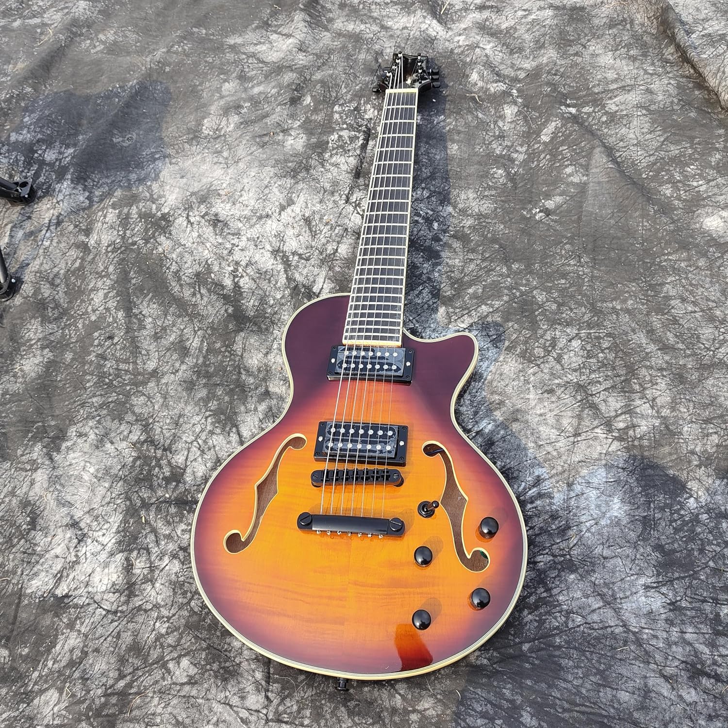 Semi-Hollow Body Electric Guitar,7-string，Sunburst Finish, F-Holes Design，The strings can be locked