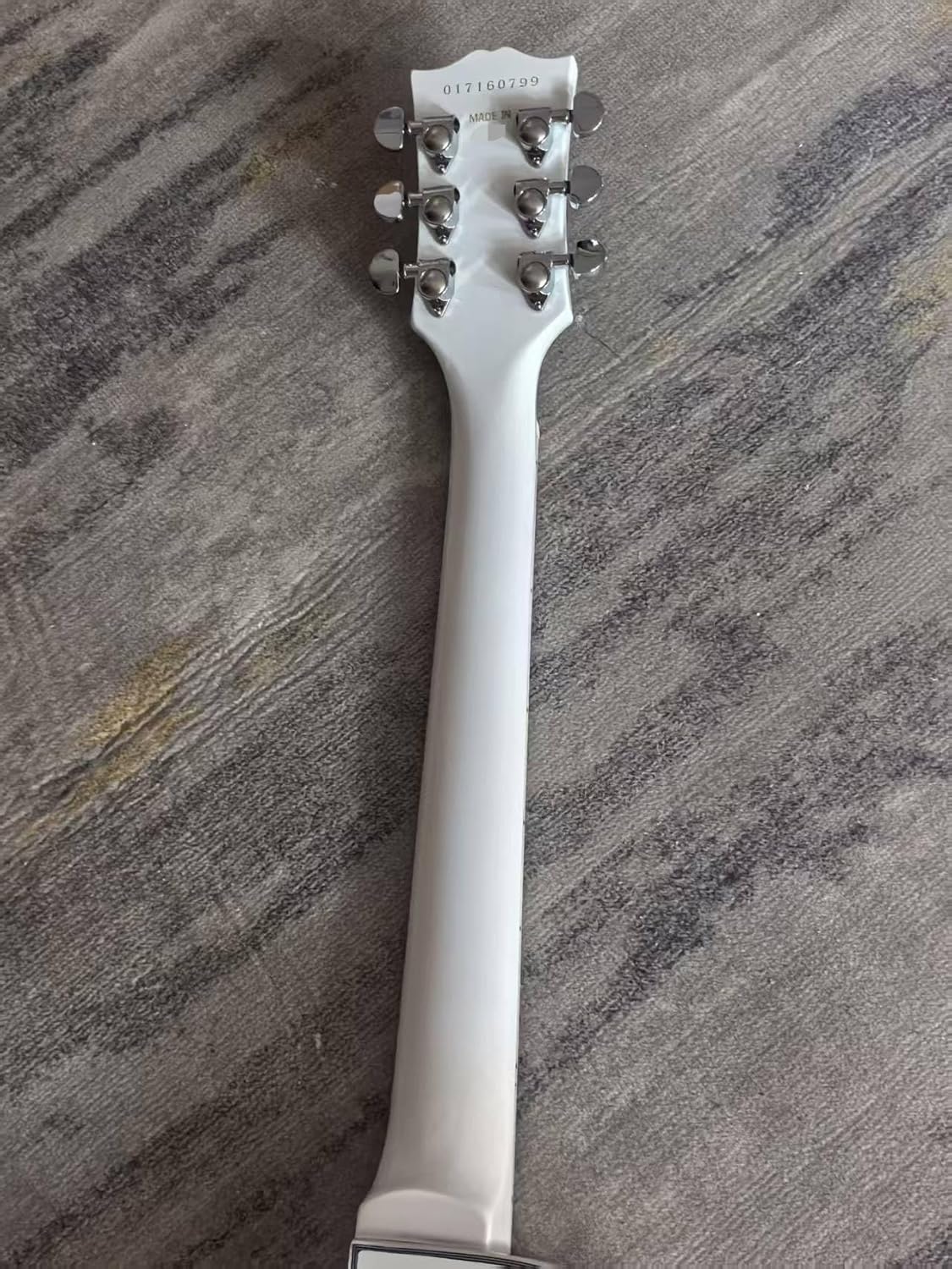 Classic Style 6-String Electric Guitar White Finish Mahogany Body & Rosewood Fretboard Passive Humbucker Pickups