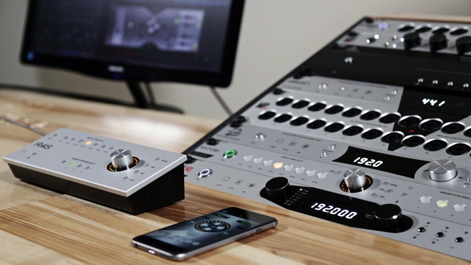 Antelope Audio Satori High-End Monitoring System with R4S Controller