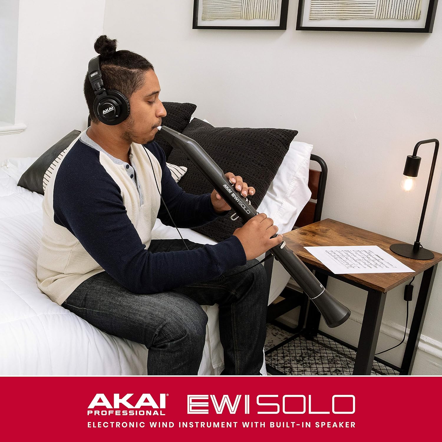 Akai Professional EWI Solo - Electronic Wind Instrument With Built-in Speaker, Rechargeable Battery, 200 Sounds and USB MIDI Connectivity,Black