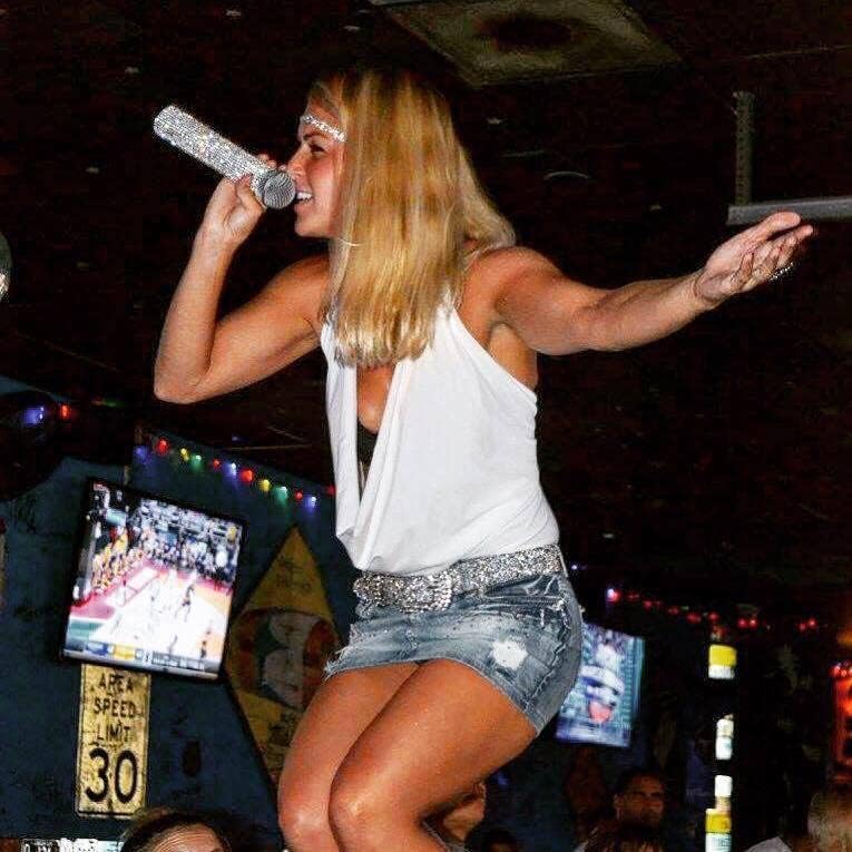 White Diamonds *AAA* Crystal Twist-On, Twist-Off Mic Sleeves. Compatible with Shure Wireless mics and Simular Brands 7.5