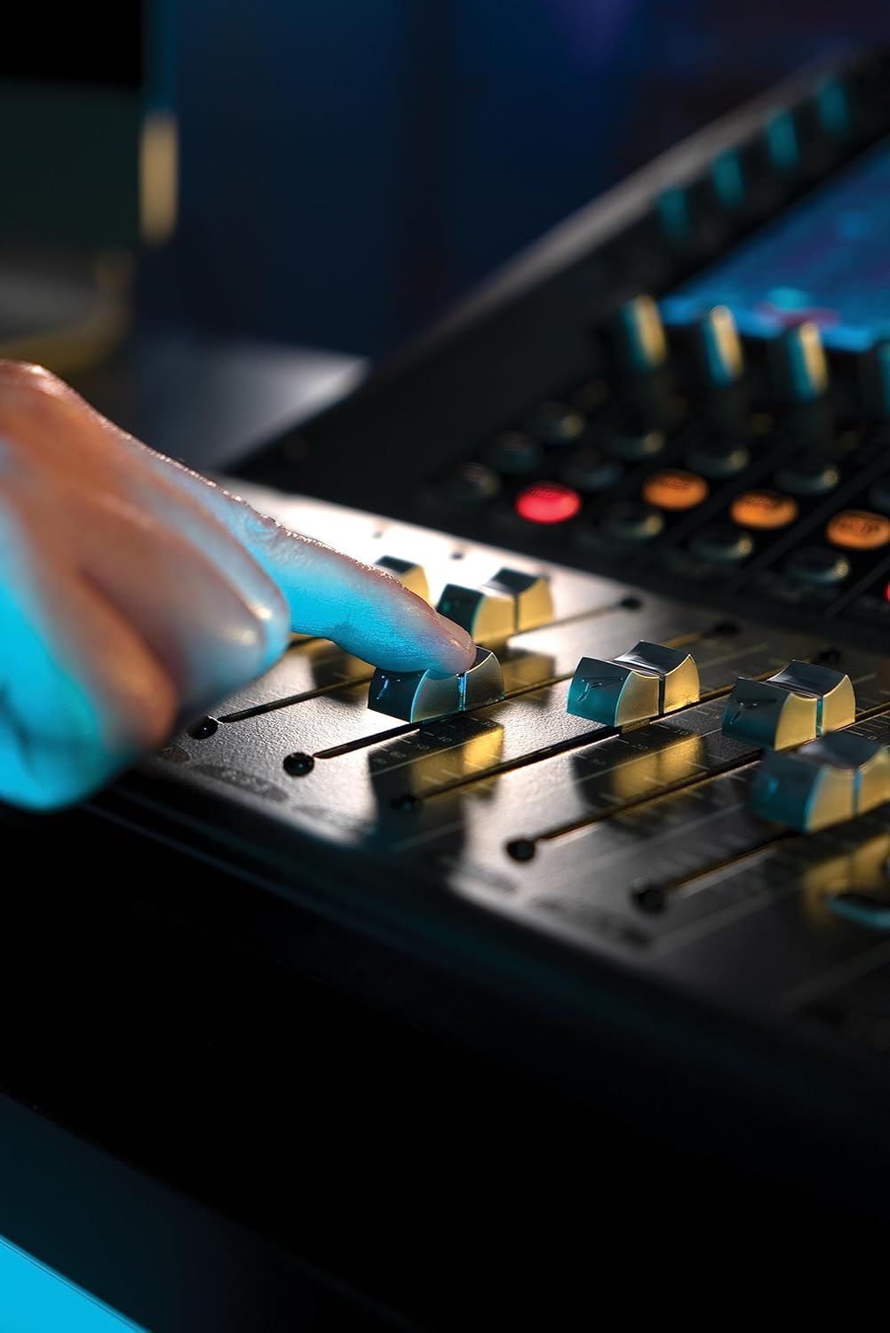 Peavey Aureus 28-channel Digital Mixer